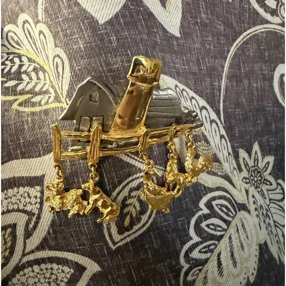 Vintage Ultra Craft Farm Barn Animal Dangle Brooch Gold Silver Tone Pin Novelty